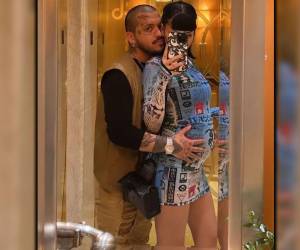 Este es el primer regalo que recibió Cazzu de parte de Nodal en conmemoración al Día de las Madres.