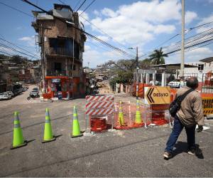 En la zona se realizan trabajos en las cajas puentes, por lo que la calle estará cerrada por varios meses.