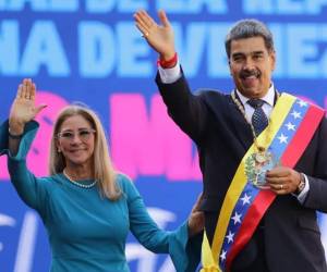 Cilia Flores ha sido un pilar fundamental para su esposo, Nicolás Maduro, y es considerada una figura clave del régimen. Es una abogada de 69 años y se desempeñó como primera dama desde 2013.
