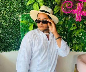 Con signos de violencia y al interior de su habitación, en el sector El Puentón de Baracoa, Cortés, fue encontrado el cuerpo sin vida del joven, según se conoció preliminarmente.