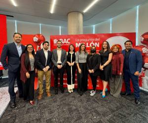 Ejecutivos de BAC reafirmando su compromiso de reimaginar la banca para generar prosperidad en las comunidades hondureñas.