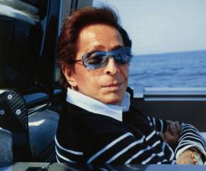 El rojo en el mundo de la moda tiene un nombre: el del diseñador italiano Valentino. El carismático estilista, fallecido este lunes en Roma a los 93 años, forjó un imperio de la moda con su nombre, y elevó ese color a lo más alto de la costura, tanto, que existe el 'rojo Valentino'. Esto se sabe de su muerte: