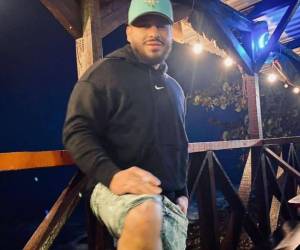 Ronni Pineda era un joven repartidor que perdió la vida de manera violenta la tarde del domingo en la entrada de la colonia Los Laureles, en La Ceiba, departamento de Atlántida. Aquí los detalles: