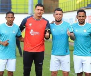 Los cuatro futbolistas de Potros con pasado Merengue posan para el lente de EL HERALDO.