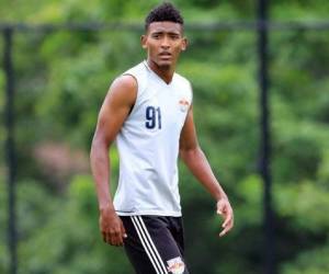 ”Preliminarmente, el futbolista solamente tiene el golpe que sufrió”, detalló Fenafuth a los medios de prensa.