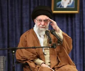 La incertidumbre sobre el paradero del líder supremo iraní aumentó tras los bombardeos, pero agencias oficiales aseguraron que Ali Jameneí se encuentra en la “sala de guerra” coordinando la defensa del país.