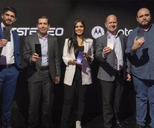 La línea de Motorola Edge 30, que consiste de tres smartphones premium, estrena para el mercado hondureño en Jetstereo.
