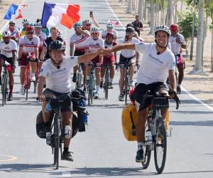 Los dos ciclistas comenzaron su recorrido desde el 20 de agosto y culminaron su viaje el 17 de agosto.