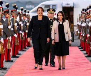 La presidenta hondureña Xiomara Castro llegó la mañana de este domingo a Guatemala para ser parte de la toma de posesión de Arévalo.