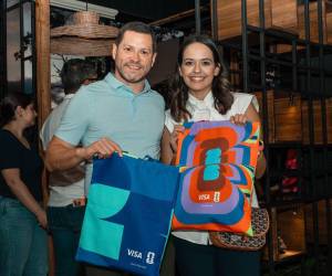 Ficohsa reafirma su liderazgo al concluir la promoción “Con Ficohsa Vas a Llegar”, asegurando la presencia de 350 clientes en la Copa Mundial de la FIFA 2026. Esta iniciativa, realizada en alianza estratégica con Visa, premia la fidelidad de los usuarios que convirtieron sus transacciones cotidianas en boletos directos al mayor evento deportivo del mundo.