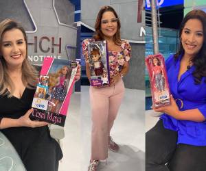 Las presentadoras se mostraron alegres de tener en sus manos las muñecas que fueron creadas a su imagen.
