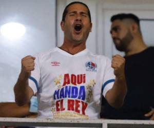 Pernía incluso lució la camiseta del León y mostró su simpatía con el equipo merengue.