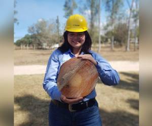 Diana Rivera desea convertirse en ingeniera forestal para poder ayudar a los grupos indígenas en las labores de cultivo.