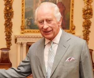 Carlos III desde que anunció que padece cáncer canceló las actividades públicas, pero sigue trabajando desde su oficina.