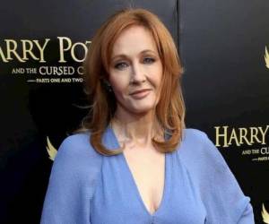 La autora de Harry Potter, J.K. Rowling, ha expresado su pesar por no haber hablado “antes” sobre los derechos transgénero.