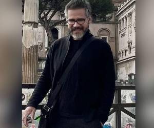 Lleno de vida y con un gira en proceso, Jesús Adrián Romero se encuentra en uno de los mejores puntos de su carrera. A pesar del paso de los años, el famoso cantante de música cristiana sigue siendo uno de los líderes del género. Te contamos qué ha sido de su vida en la siguiente galería.