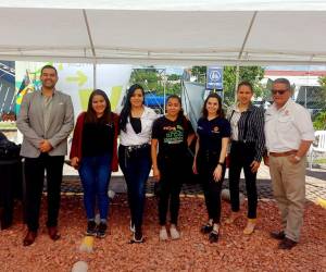 Gerentes de Grupo Santos Industria y representantes de Fundación Arca de Esperanza.