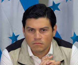 A minutos de oficializarse su salida, el exconsejero reaccionó en redes sociales y criticó duramente la decisión del Congreso Nacional.