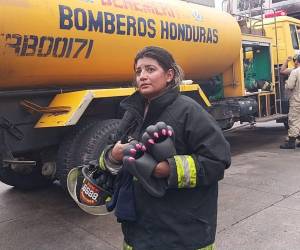 Como héroes los bomberos le pusieron punto final a trágico incendio en colonia Hato de Enmedio.