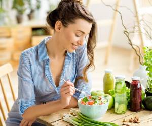 Tomar demasiada fibra, beber poca agua o evitar las grasas puede empeorar su rendimiento deportivo.