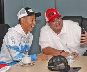 Shin Fujjiyama y la Alcaldía Municipal evalúan como poder ayudar a reparar escuelas capitalinas.