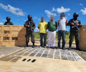 Agentes de la Policía Militar del Orden Público (PMOP) detuvieron a tres hombres que presuntamente intentaban ingresar droga al Centro Penitenciario Nacional de Támara, este jueves 30 de noviembre. Así lo dieron a conocer las autoridades.