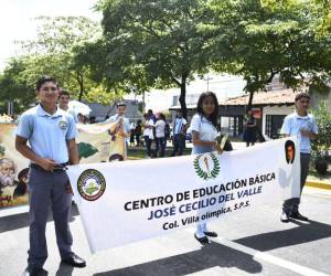 El Centro de Educación Básica José Cecilio del Valle dijo presente en los desfiles este 2023.