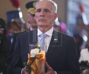 El presidente Nasry Asfura llegó este lunes a la Basílica Menor de Suyapa, donde las Fuerzas Armadas de Honduras celebraron una misa en honor a la Virgen de Suyapa, conmemorando el 279 aniversario de su hallazgo.