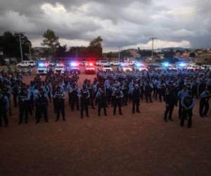 La Unidad Investigativa de EL HERALDO Plus recorrió algunos barrios y colonias bajo estado de excepción y encontró a las personas encerradas en sus casas, obedeciendo las disposiciones de la autoridad, mientras operativos desplegados por distintos sectores realizaban requisiones a los pocos ciudadanos encontrados transitando en las calles de la ciudad.