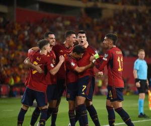 España consiguió un importante triunfo ante Escocia y podrá certificar su boleto a la Eurocopa en la próxima jornada en caso de vencer a Noruega.