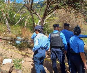 El cuerpo estaba oculto en medio de la zacatera en una zona de difícil acceso.