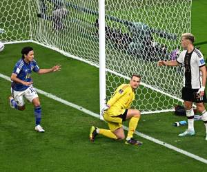 Takumi Minamino celebra el segundo gol que le dio la victoria a Japón sobre Alemania