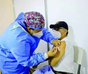 Durante la jornada de vacunación en los diferentes establecimientos de salud se esta aplicando la vacuna contra el sarampión.