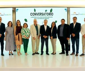 Representantes de Fundación Terra, USAID y AMITIGRA presentes en la firma de los acuerdos y el conversatorio.