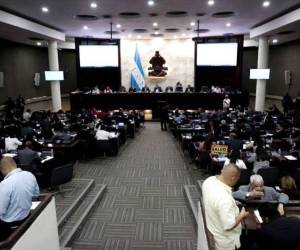 Ambos temas serán discutidos en el Palacio Legislativo.