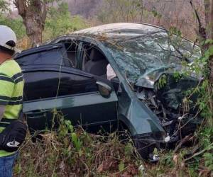 El automotor impactó fuertemente contra un árbol, lo que provocó la muerte de la conductora.