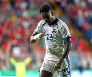 Panamá goleó a Costa Rica 3-0.