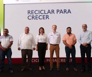 Representantes de la Fundación Cervecería Hondureña, USAID, CCIC, gobiernos locales y los recolectores.