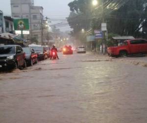 Las inundaciones se registraron en varios sectores del Distrito Central, como la colonia Kennedy y el Anillo Periférico.