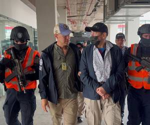 Agentes norteamericanos abordo de una avioneta se encargaron de realizar el traslado del exdirector de la Tasa de Seguridad, Roberto Cosenza, a Estados Unidos.