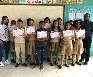 Junior Achievement Honduras, fundación dedicada a la educación en Honduras para niños, logró cerrar programa donde se enseñó a más de 1,200 jóvenes en temas empresariales.