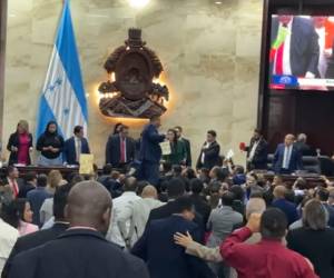 Videos: Gritos, empujones y forcejeos en el Congreso Nacional de Honduras