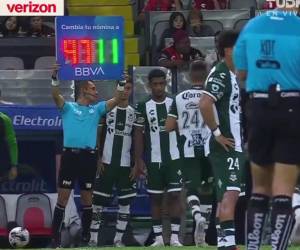 Choco Lozano entró de cambio al minuto ´66 ante el Atlas en la Liga MX.