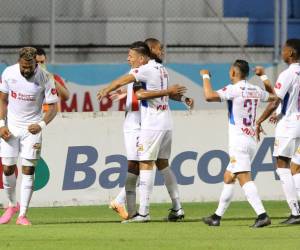 Con triplete de Jerry Bengtson , Olimpia logró imponer su titularidad en ese tablero de posiciones.