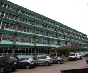 El centro de asistencias cuenta actualmente con un abastecimiento de un 68%; por lo que los familiares deben acudir a farmacias privadas a comprar los fármacos que requieren los pacientes.