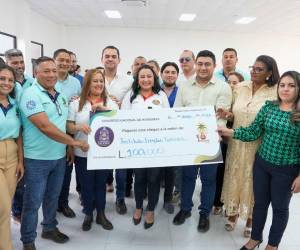 El Congreso Nacional entregó 100,000 lempiras al Instituto Froylán Turcios para el Festinapa y 150,000 lempiras al Instituto Ramón Rosa para el Tocoagol.