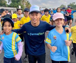 Comprometido con ayudar a los alumnos de la Escuela Experimental de la UNAH, Shin Fujiyama no se detiene en su cruzada por la Educación.