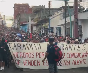 En la imagen se muestra la cantidad de personas que se dirigen a Tapachula en busca de su permiso para entrar a Estados Unidos.