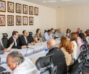 La pugna por la vocería y las destituciones internas evidencian una profunda división en el Partido Liberal en medio de la crisis electoral.