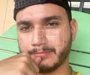 Con mucho dolor y bajo una fuerte tormenta, familiares de Valeria Jolette Alvarado Borjas le dieron cristiana sepultura al cuerpo, mientras las autoridades investigan qué ocurrió.